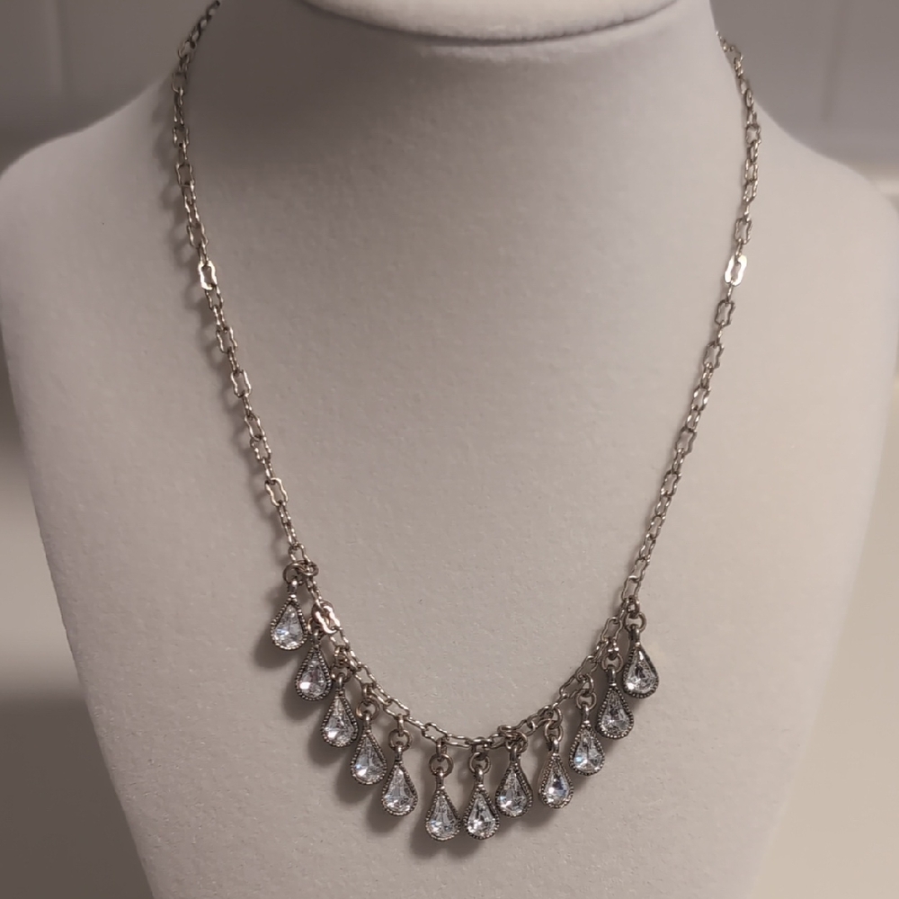 Vintage-Inspired Teardrop Rhinestone Fringe Necklace – Gold Tone